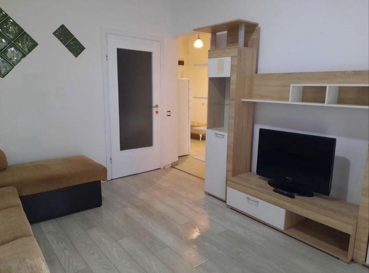 Apartament cu 3 camere decomandat în Florești