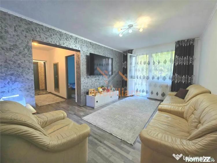 Apartament cu 4 camere decomandat în Rogerius