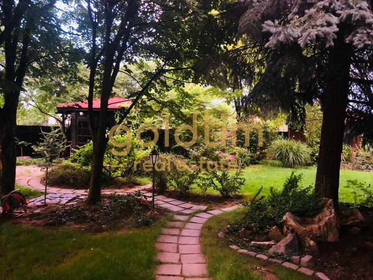 Casă individuală cu 4 camere cu Piscina în Ciofliceni