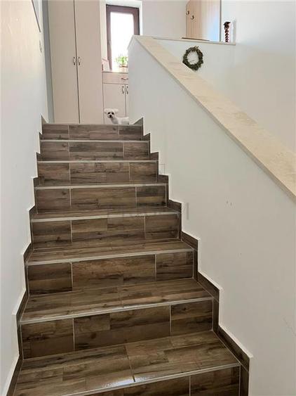 Apartament cu 3 camere decomandat în Dumbrăvița
