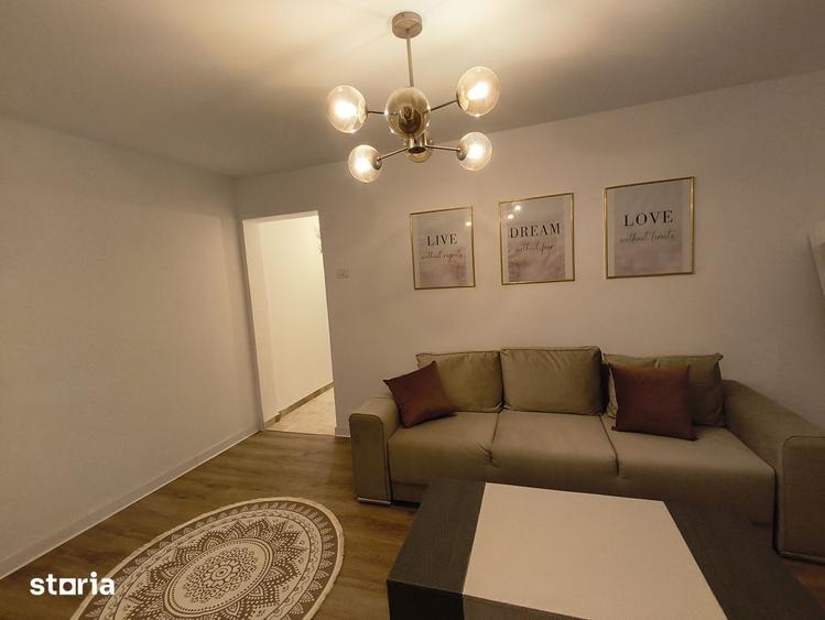Apartament cu 3 camere semidecomandat în Casa de Cultură