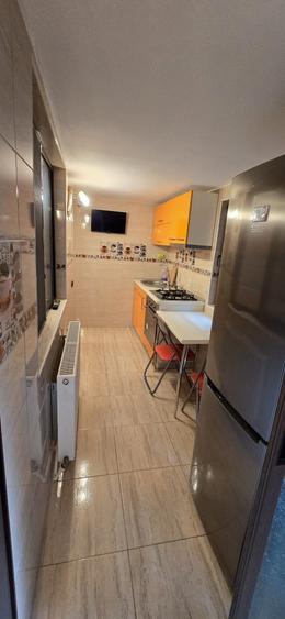Apartament cu 2 camere semidecomandat în Cazasu