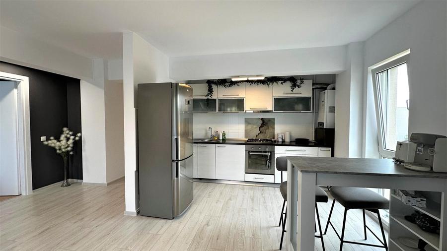 Apartament cu 2 camere semidecomandat, mobilat în Băneasa