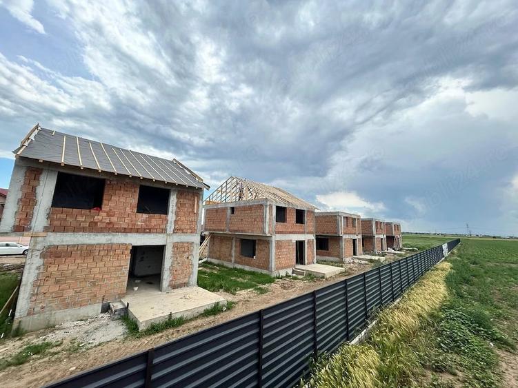 Casă cu 5 camere cu Teren 350 Mp în Bălăceanca