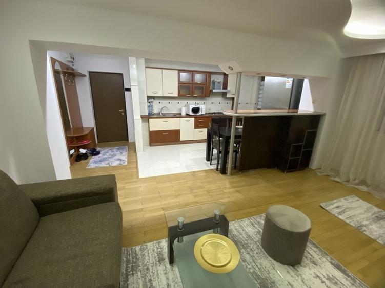 Apartament cu 3 camere decomandat în Panduri