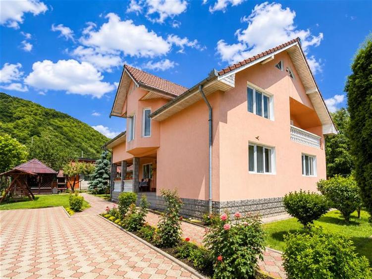 Casă individuală cu 6 camere cu Teren 996 Mp în Gălăoaia