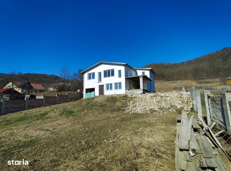 Casă cu 4 camere în Cotuș