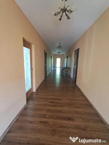 Casă cu 6 camere cu Teren 1216 Mp în Tomești