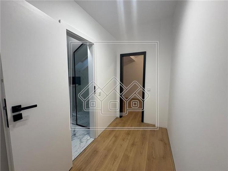 Penthouse cu 3 camere decomandat în Exterior Vest