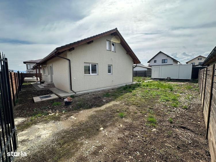 Casă cu 4 camere în Hărmanului