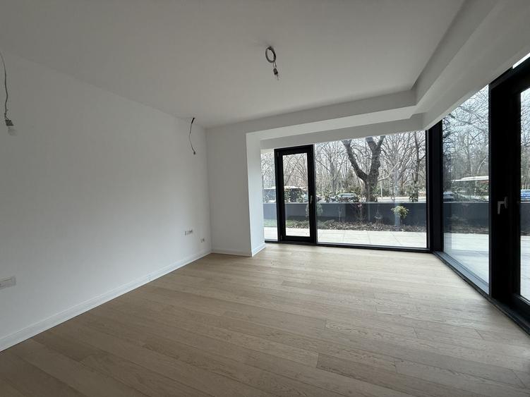 Apartament cu 3 camere decomandat în Arcul de Triumf