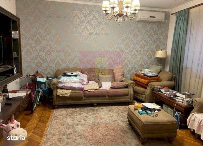 Casă cu 4 camere în Drumul Sării