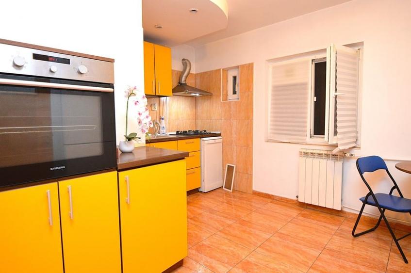 Apartament cu 2 camere semidecomandat, mobilat în Decebal