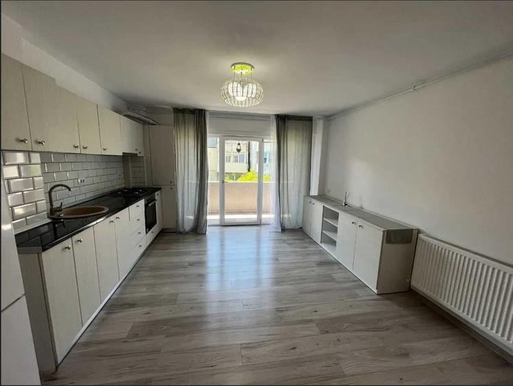 Apartament cu 3 camere decomandat în Micro 3