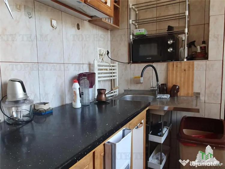 Apartament cu 3 camere decomandat, mobilat în Central