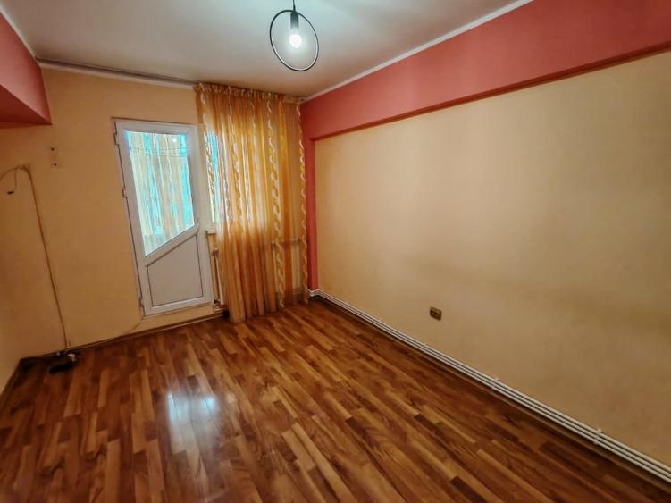 Apartament cu 2 camere decomandat în