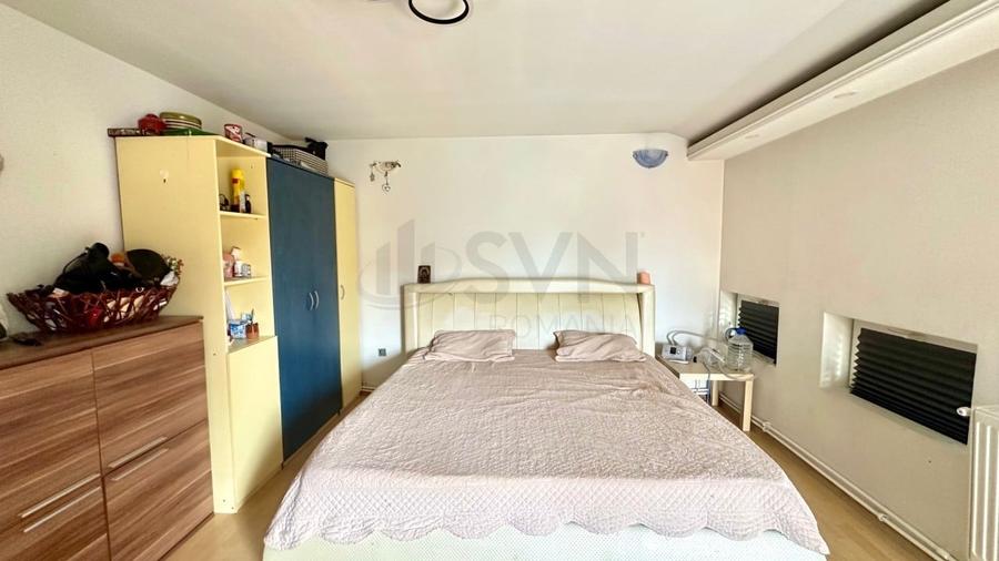 Casă individuală cu 7 camere cu Canalizare în Vatra Luminoasă
