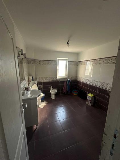 Casă cu 3 camere în Florești