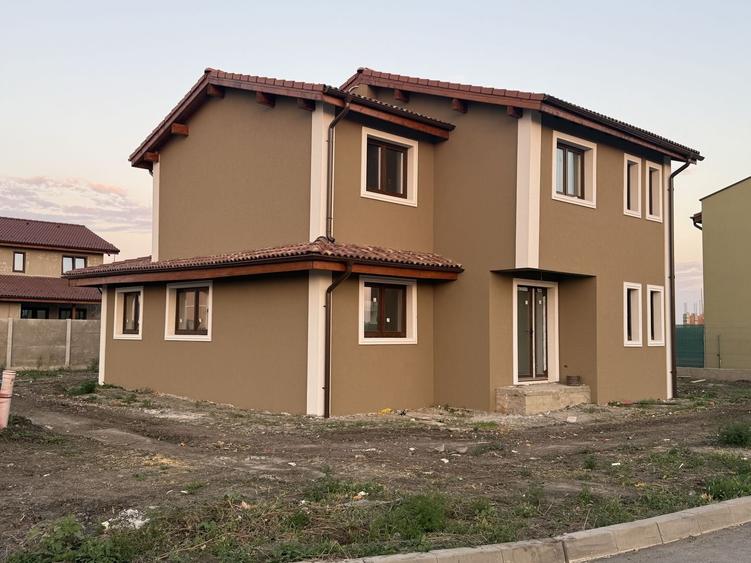 Casă individuală cu 4 camere cu Canalizare în Săcălaz