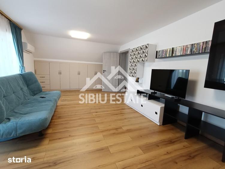Casă cu 6 camere cu Teren 670 Mp în Roșia