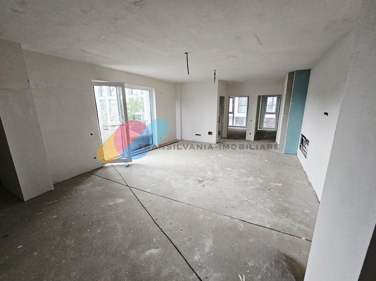 Apartament cu 4 camere semidecomandat în Mărăști