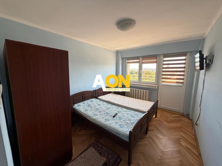 Apartament cu 4 camere decomandat, mobilat în Cetate