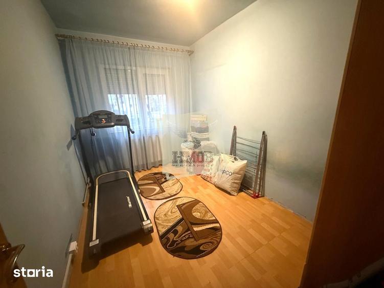 Apartament cu 3 camere semidecomandat în Vasile Aaron