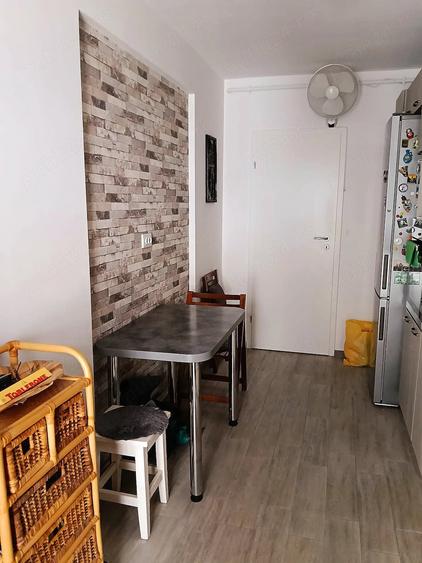 Apartament cu 2 camere decomandat în Titan