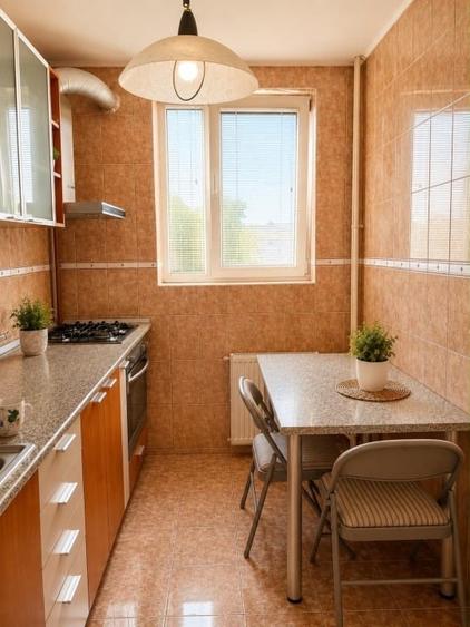Apartament cu 3 camere semidecomandat în Obor