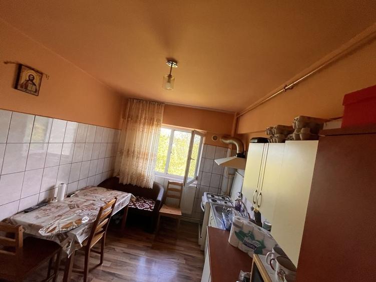 Apartament cu 3 camere decomandat în Tineretului
