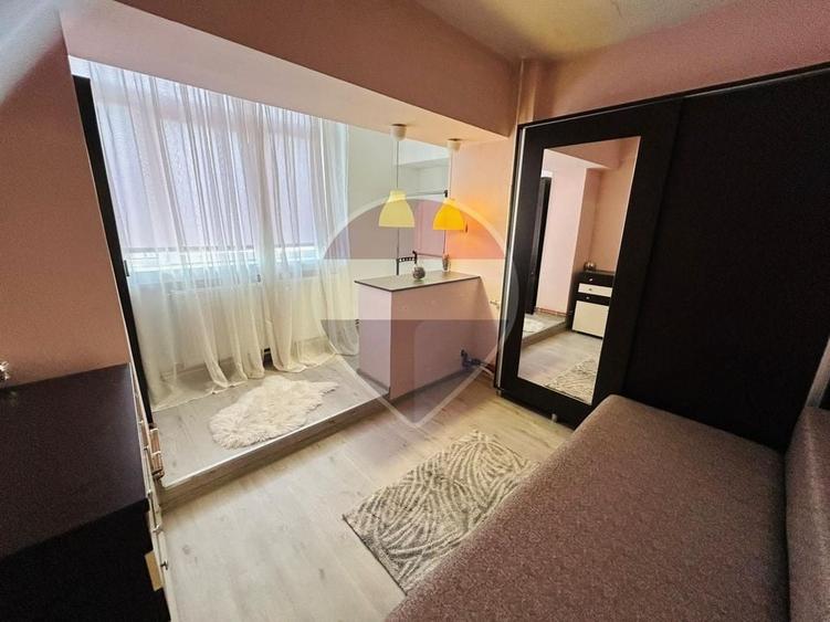 Apartament cu 3 camere decomandat, mobilat în Central