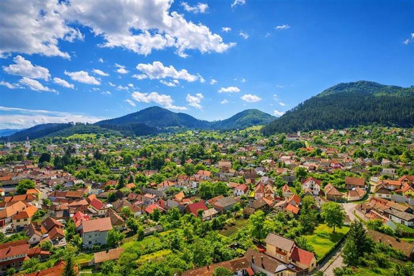 Casă individuală cu 3 camere cu Teren 1741 Mp în Central
