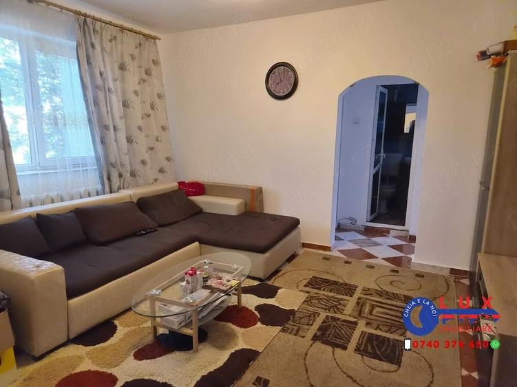 Apartament cu 3 camere semidecomandat în Babadag