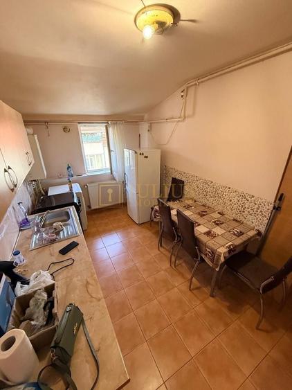 Apartament cu 3 camere decomandat în Dâmbovița
