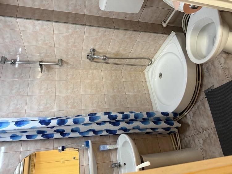 Apartament cu 3 camere decomandat în Gruia