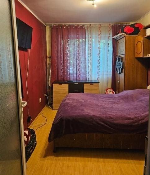 Apartament cu 3 camere semidecomandat în Alexandru Obregia