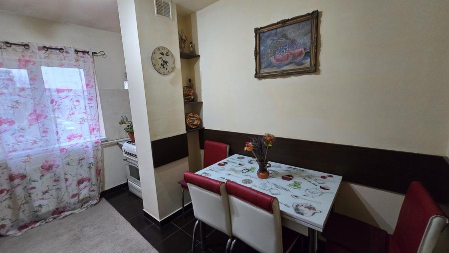 Apartament cu 3 camere decomandat în Bârzești