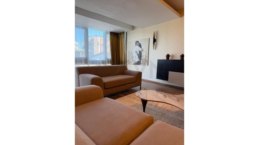 Apartament cu 3 camere semidecomandat, mobilat în Iancu Nicolae