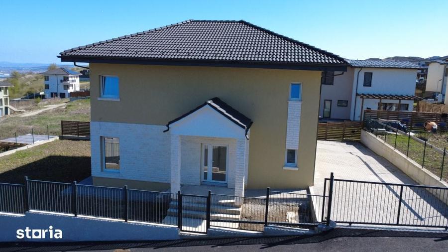 Casă cu 4 camere cu Teren 438 Mp în Apahida