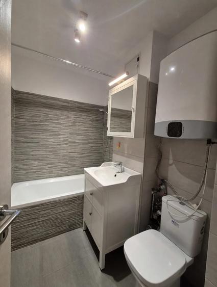 Apartament cu 3 camere decomandat în Dristor
