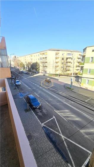 Apartament cu 3 camere decomandat, mobilat în Central