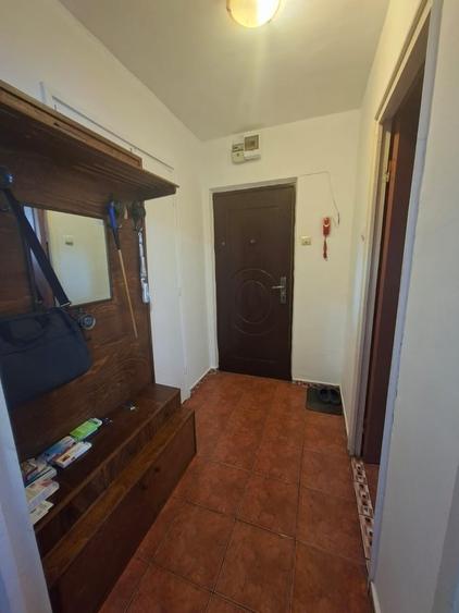 Apartament cu 2 camere semidecomandat în Colentina