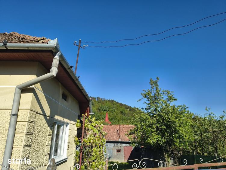 Casă cu 4 camere cu Teren 1000 Mp în Ceuaș