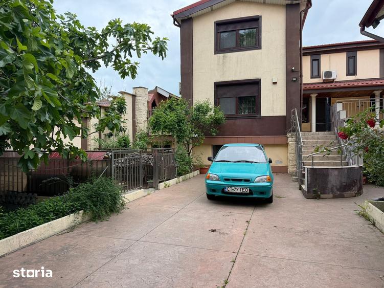 Casă cu 7 camere cu Teren 333 Mp în Tomis II