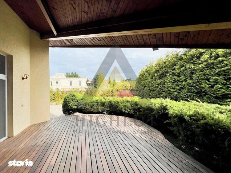 Casă cu 7 camere cu Teren 1000 Mp în Central