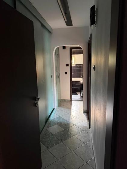 Apartament cu 3 camere decomandat, mobilat în Soarelui