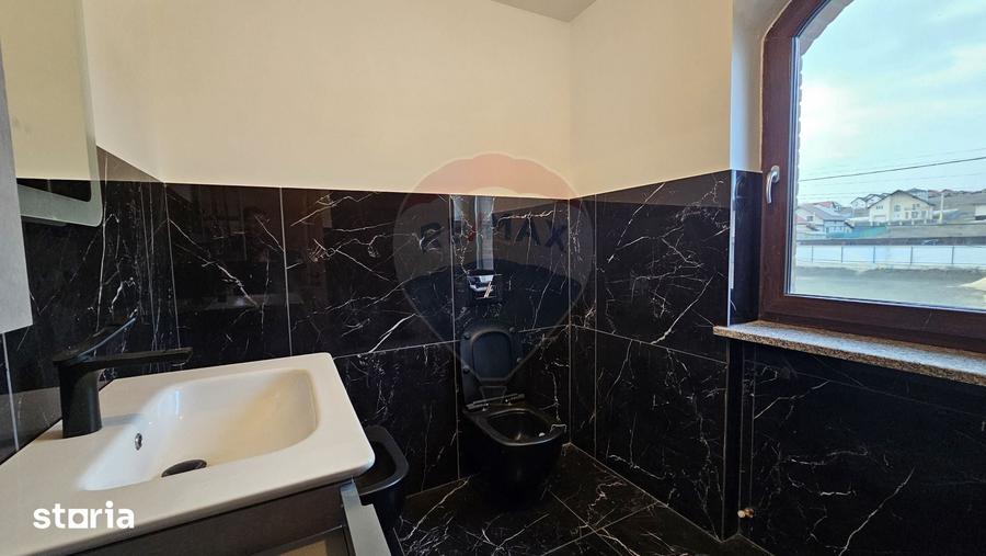 Casă cu 5 camere cu Teren 840 Mp în Șcheia