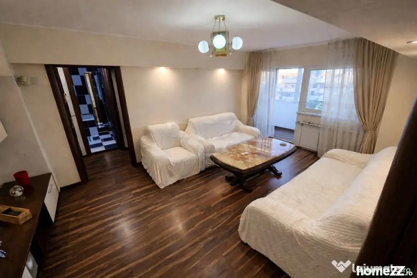 Apartament cu 3 camere semidecomandat în Timpuri Noi