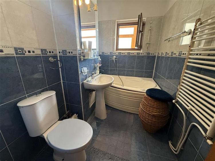 Apartament cu 4 camere decomandat în Ultracentral