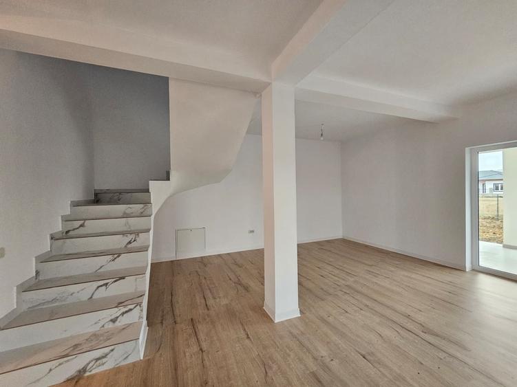Duplex cu 3 camere cu Teren 255 Mp în Moșnița Veche